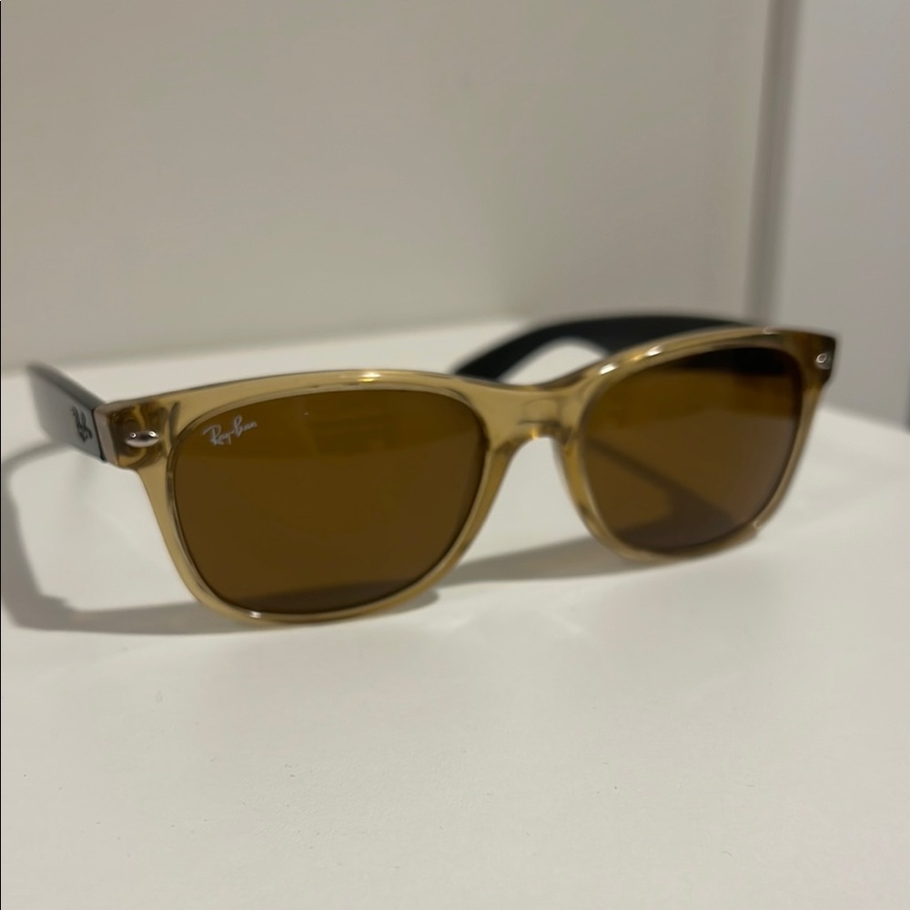Ray-Ban Tan Wayfarer Sunglasses Classic Design